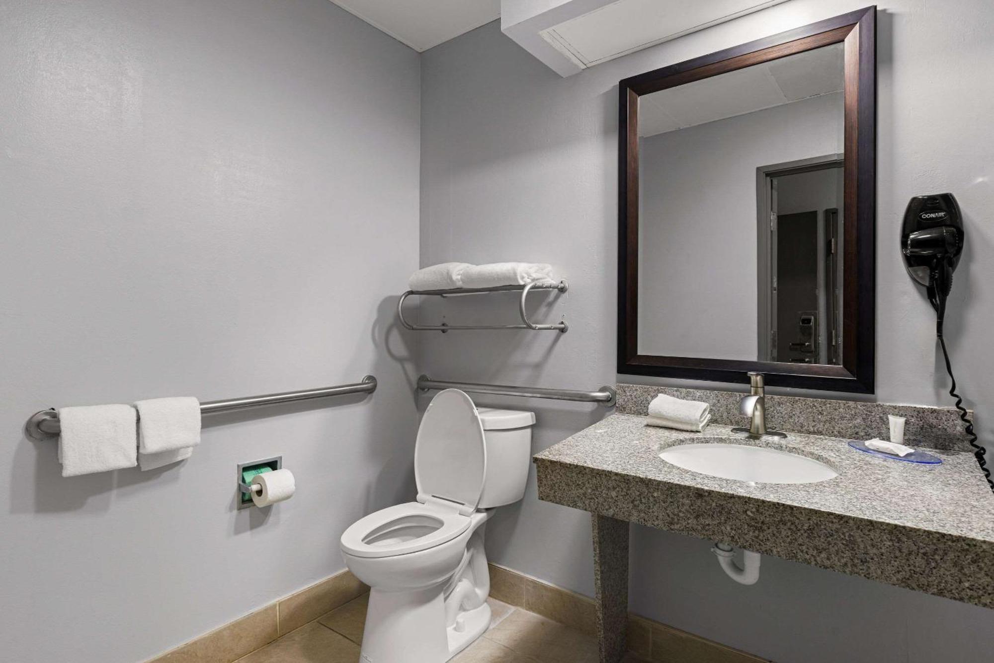 Clarion Pointe Hinesville Near Fort Stewart Exterior foto